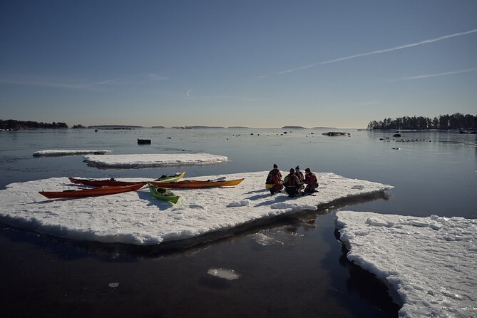 Winter kayaking in Eastern Helsinki archipelago - Kallahdenniemi Beach: where the archipelago mood becomes real
