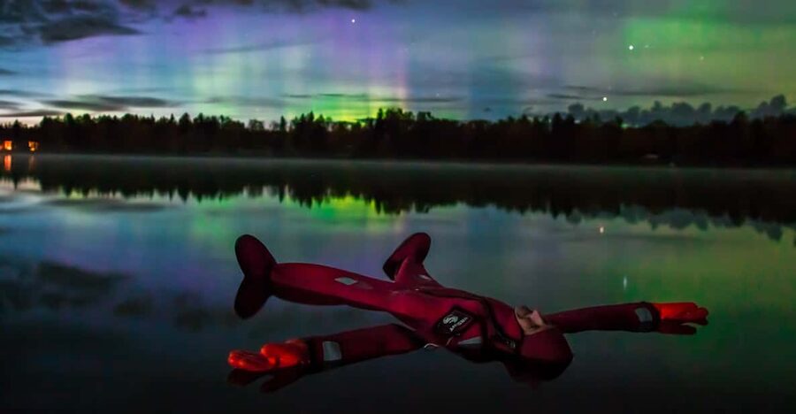 Ylläs: Northern Lights Ice-Floating Experience with Transfer - Arriving at the Warm Cabin: Suit-Up Before the Cold Part
